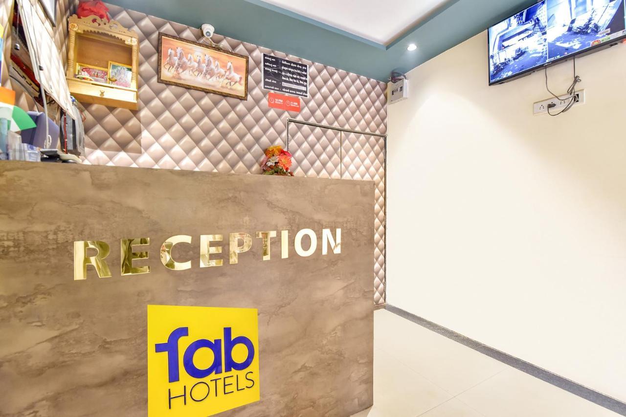 Fabhotel Nidhivan, Udhna Junction スーラト エクステリア 写真